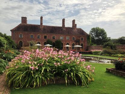 La jardinera Gertrude Jekyll fue una de las grandes amigas de Précy. En la imagen, uno de los jardines de Gertrude, la Strode House en Barrington Court (Inglaterra).