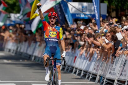 El italiano Giulio Ciccone, del equipo Lild-Trek, se impone vencedor de 44.ª edición de la Clásica San Sebastián este sábado.
