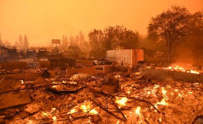 Casas de Paradise, California, ardiendo el 9 de noviembre de 2018.