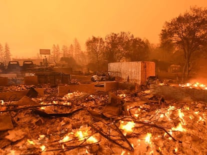 Casas de Paradise, California, ardiendo el 9 de noviembre de 2018.