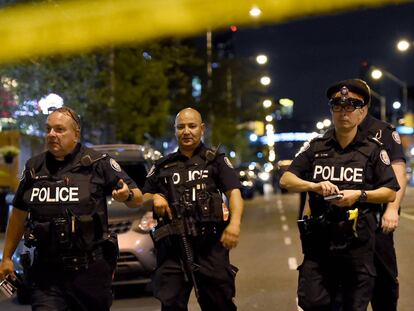 Policías en Toronto tras el tiroteo.