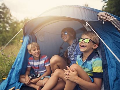 ¿Quién tiene que pagar el campamento?... y otros roces entre divorciados en verano