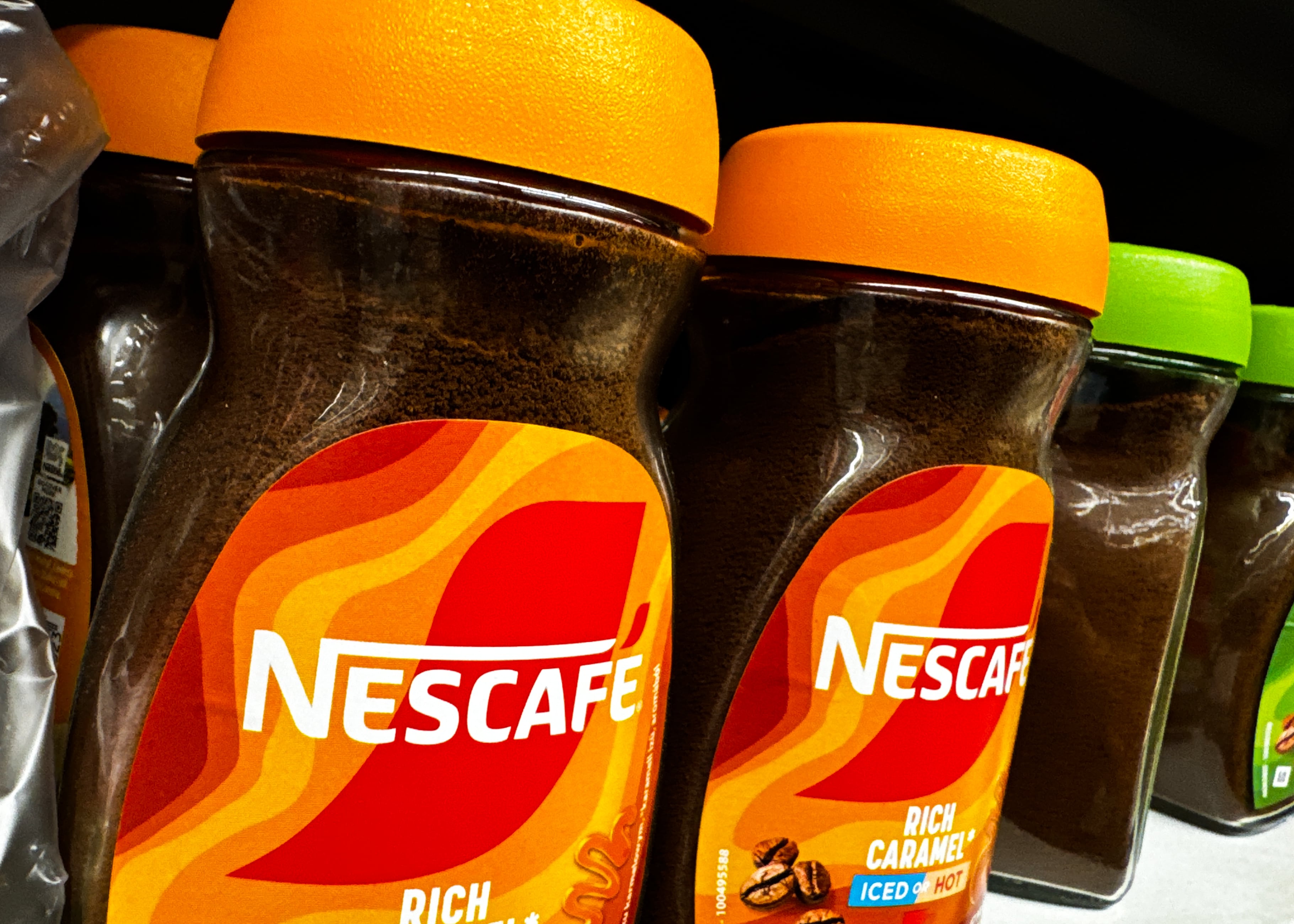 El Nescafé y los snacks para mascotas salvan las ventas de Nestlé tras la polémica de la leche de fórmula