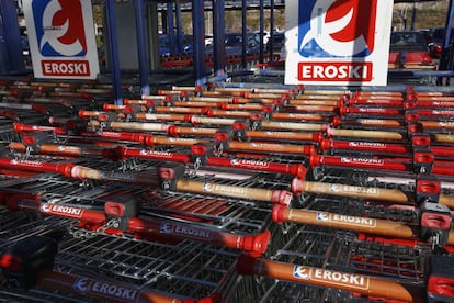 Carros en el supermercado Eroski, en Terrassa (Barcelona).