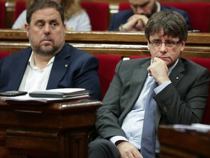 Puigdemont i Junqueras en un ple al juliol. 