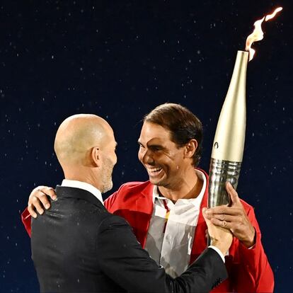 Paris 2024 Olympics - Opening Ceremony - Paris, France - July 26, 2024.
Former footballer Zinedine Zidane passes the Olympic torch to tennis player Rafael Nadal during the opening ceremony. REUTERS/Dylan Martinez
