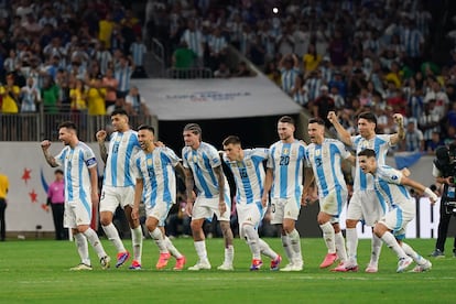 Los jugadores de Argentina festejan su pase a semifinales.
