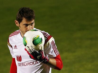 Iker Casillas, durante el entrenamiento de la selección española.