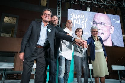 De izquierda a derecha, Artur Mas, Oriol Junqueras, Raul Romeva, Carme Forcadell y Muriel Casals en el inicio de la campana.
Acto de inicio de campana de la candidatura Junts pel Si.