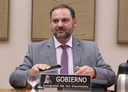 José Luis Ábalos, en la Comisión de Fomento del Congreso este jueves. 
 
 
 