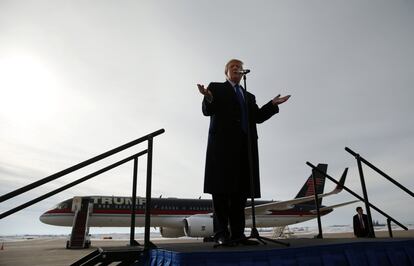 Donald Trump durante un acto de campaña en el aeropuerto de Dubuque, en el Estado de Iowa, el 30 de enero de 2016.