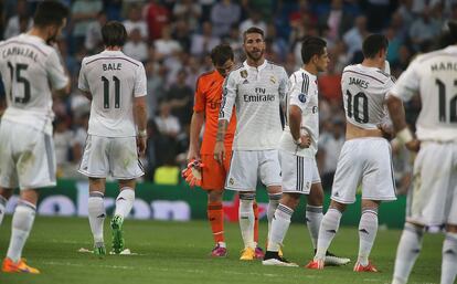 Los jugadores del Real Madrid, tras finalizar el encuentro contra la Juventus.