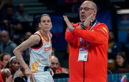 Anna Cruz y Lucas Mondelo, en un partido del Eurobasket de 2019. feb