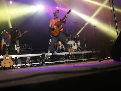 Manu Chao, actuando en la plaza Mayor de Madrid en mayo de 2016.