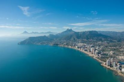 Vista de la costa alicantina desde la cima del peñón de Ifach.