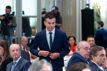 El ministro de Industria, Comercio y Turismo, Héctor Gómez, durante un desayuno informativo de Fórum Europa, en el Hotel Mandarin Oriental Ritz, a 28 de abril de 2023, en Madrid (España).