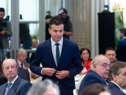 El ministro de Industria, Comercio y Turismo, Héctor Gómez, durante un desayuno informativo de Fórum Europa, en el Hotel Mandarin Oriental Ritz, a 28 de abril de 2023, en Madrid (España).