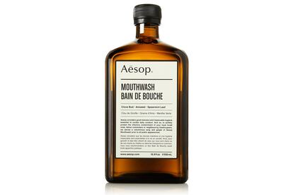 Enjuage bucal envasado al más puro estilo jarabe. Es de Aesop (17,85 euros).