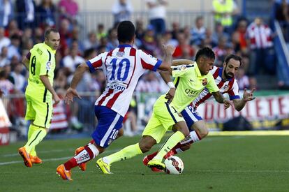 Neymar entre Juanfran y Arda