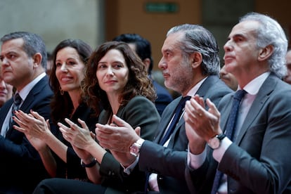 La presidenta de la Comunidad de Madrid, Isabel Díaz Ayuso (c) junto con sus consejeros de Justicia e Interior, Enrique López (2d) y Sanidad, Enrique Ruiz Escudero (d) asiste al acto de conmemoración del XXV aniversario de la creación del Centro de Emergencias Madrid 112 celebrado este martes en la Casa de Correos.