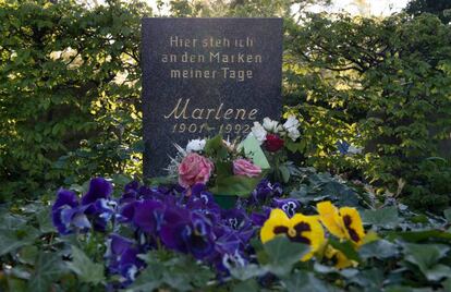 La tomba de Marlene Dietric, amb l'epitafi "I arribant ara al límit de la meva vida".
