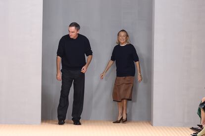 Miuccia Prada y Raf Simons en el desfile Spring/Summer 2024.