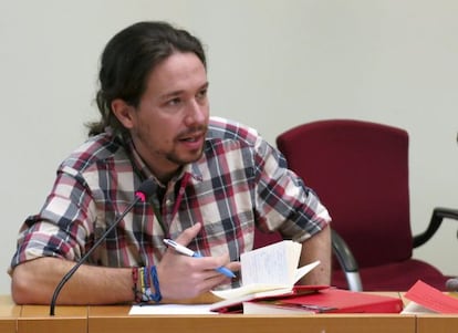 Pablo Iglesias, durante su primera clase en el Parlamento Europeo.