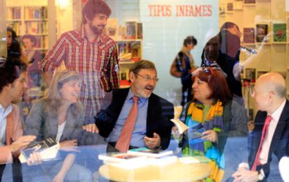 Jaime Lissavetzky en la libreria 'Tipos Infames'.