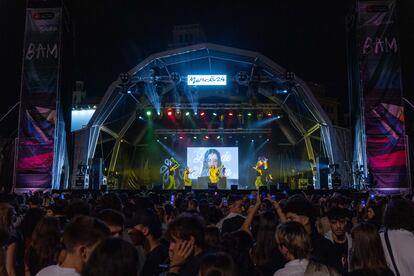 Concierto durante la primera noche de La Mercè 2024 en el escenario de la playa del Bogatell de Barcelona.