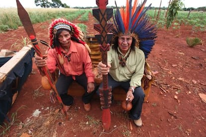 Indios de la comunidad aldea Tekoha Nhu Verá, ocupada hace dos años.