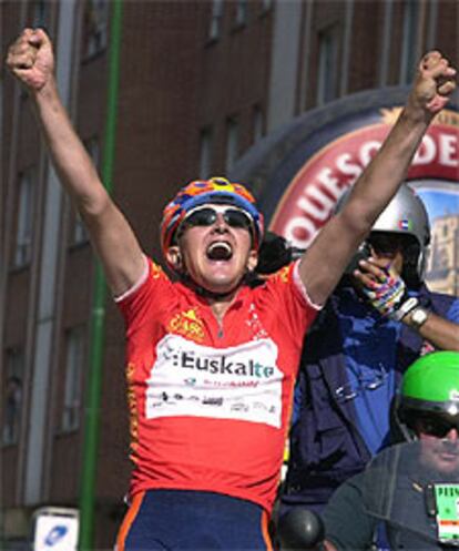 Gorka González, en una victoria en la última Vuelta a Burgos.