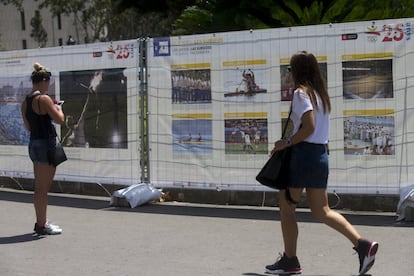 Exposici de fotografies de l'agncia EFE sobre els Jocs, a la pla?a de Catalunya.