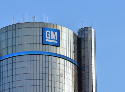 El logotipo del fabricante de automóviles estadounidense General Motors.