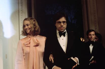 Cybill Shepherd and y Peter Bogdanovich en una ceremonia de premios en 1975.