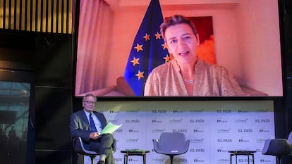 El periodista de EL PAÍS, Xavier Vidal-Folch, entrevista a Margrethe Vestager, vicepresidenta de la Comisión Europea.