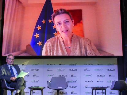 El periodista de EL PAÍS, Xavier Vidal-Folch, entrevista a Margrethe Vestager, vicepresidenta de la Comisión Europea.