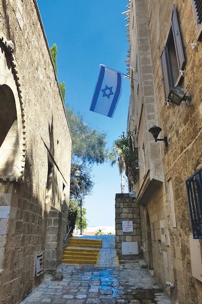 Las cuidadas callejuelas empedradas de la vieja Jaffa transportan a otra época en la que el Tel Aviv de infinitos rascacielos aún no existía.