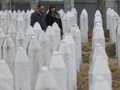 Olaf Nijeboer, veterano del batallón de cascos azules de Países Bajos que protegía Srebrenica, en el Centro Memorial de Potocari, en 2017.