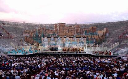 Representación de la ópera Rigoletto en el anfiteatro de Verona.