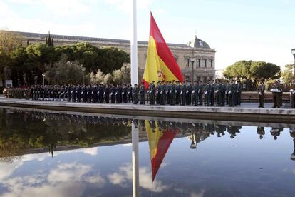 Izado de la bandera nacional, esta mañana en en la plaza de Colón de Madrid.