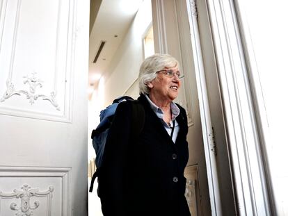 La eurodiputada de JxCat Clara Ponsatí, a su llegada a la rueda de prensa que ha ofrecido este martes en Barcelona, tras entrar en España después de cinco años prófuga.