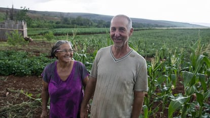 La pareja Claudir Antonio y Maria Bee vive un campamento del MST en Paraná.