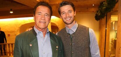 Arnold Schwarzenegger junto a su hijo Patrick celebrando el Oktober Fest.