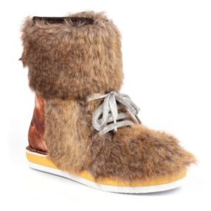 Qué haces si un día tu chico viene a cenar con las botas Chewbacca. En principio, asumir que se ha gastado en ellas 225 euros.