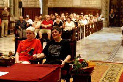 Primer matrimonio de lesbianas en el salon de Ciento del Ayuntamiento de Barcelona. 3 de octubre de 2005.