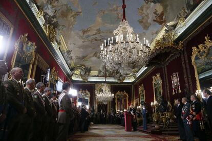 Felipe VI, quien preside por vez primera, acompañado de doña Letizia, la celebración de la Pascua Militar, durante el discurso que pronunció en la Sala del Trono del Palacio Real.