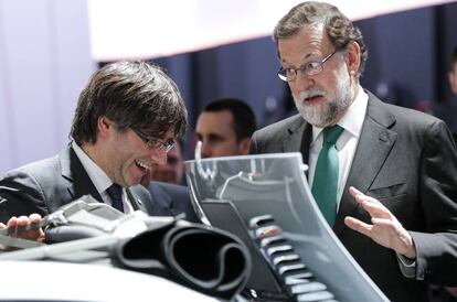 El presidente del Gobierno, Mariano Rajoy y Carles Puigdemont, presidente de la Generalitat.