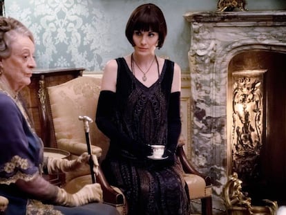 Las actrices Maggie Smith y Michelle Dockery, en la serie 'Downton Abbey'.