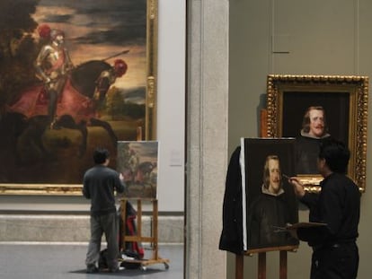 Copistas chinos de las escuelas de Pekín trabajando en el Museo del Prado.