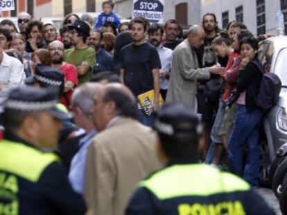 Protesta vecinal por un desahucio en Madrid